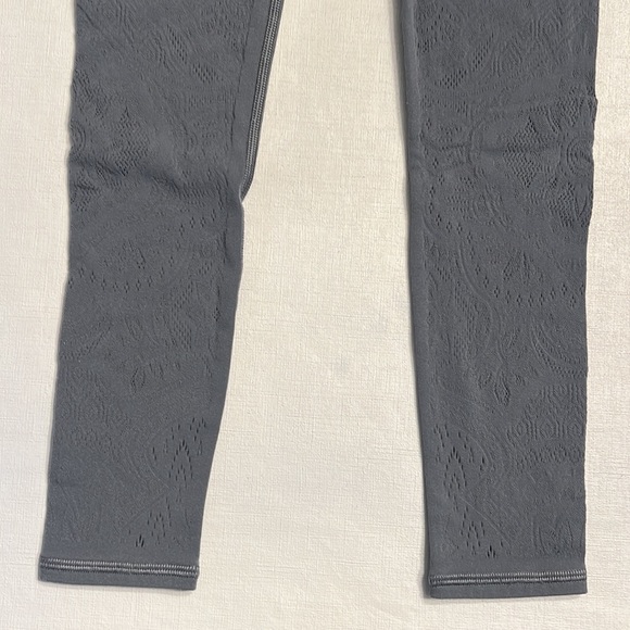 43. Lululemon Reveal Tight *Zen Expression Solar Grey - Picture 2 of 6